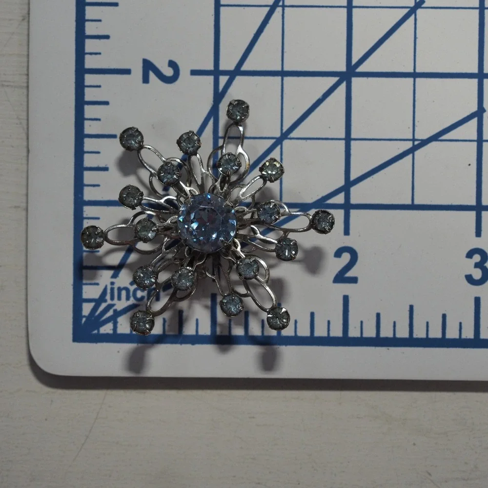 Vintage Brooch Blue Starburst Rhinestone Snowflake Pin Silver Tone Atomic 3D